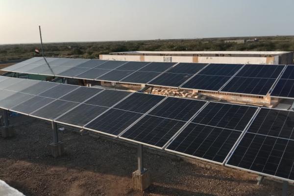 تنفيذ مشاريع طاقة شمسية لدعم المرافق الخدمية وتعزيز الاستدامة