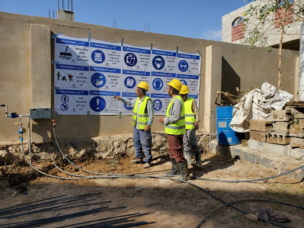 مشروع بناء غرفة بطاريات وتحكم وتوريد وتركيب 24 منظومة طاقة شمسية – مستشفى اللُّحية، الحديدة